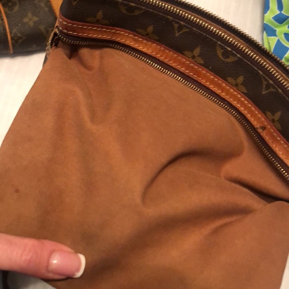 LOUIS VUITTON Monogram Pochette Bosphore Crossbody - Picture 6 of 7